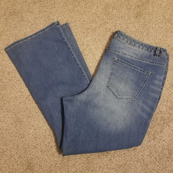 NWOT Lane Bryant Plus Size Low Rise Bootcut Jeans 26 - Picture 1 of 8